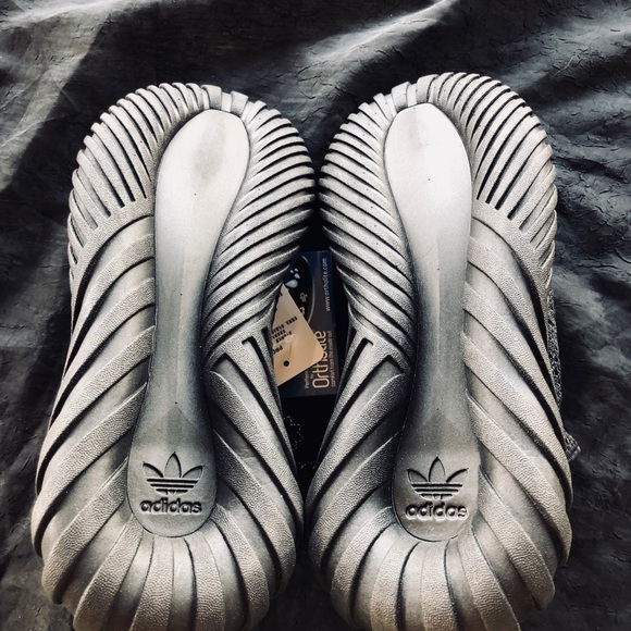 ADIDAS TUBULAR DOOM YOUTH SIZE 6.5 / WOMENS 8 - Picture 6 of 6